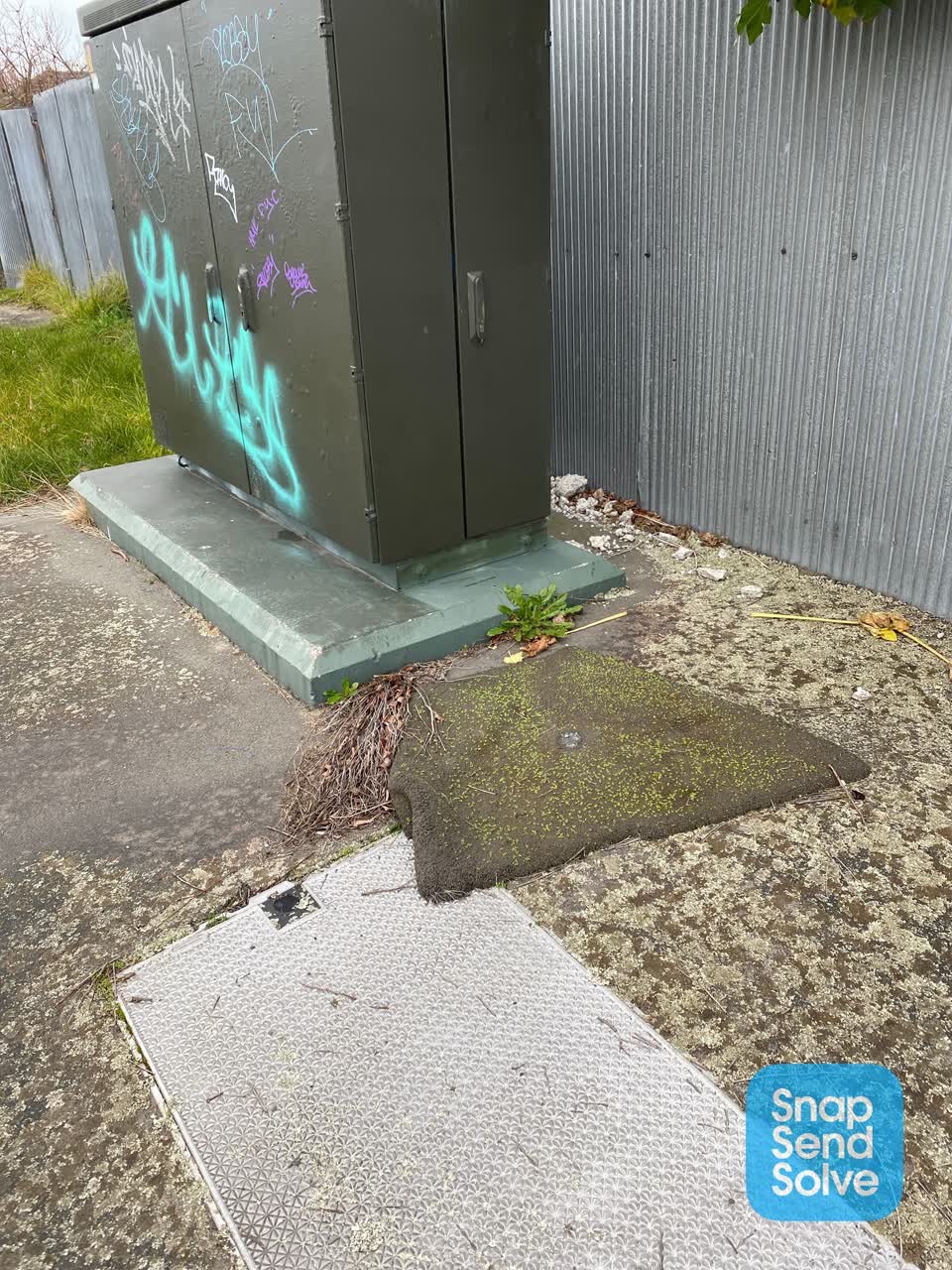 The photograph attached to this rubbish/recycling report
