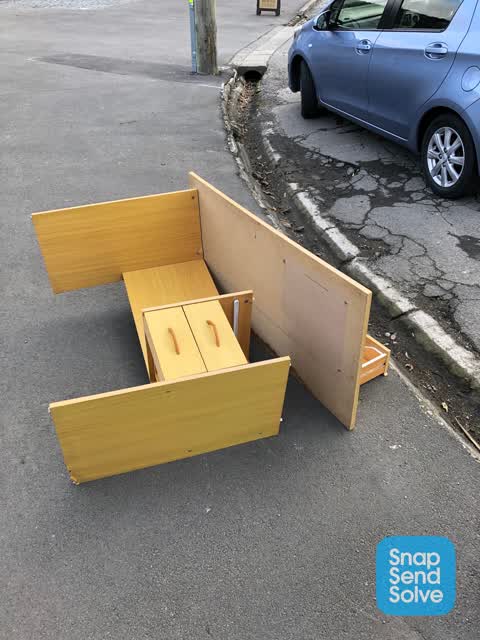 Rubbish/Recycling, a report photo