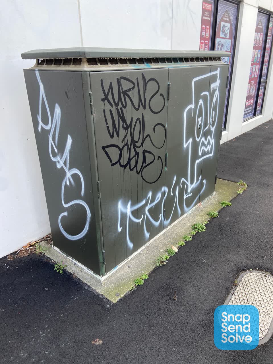 The photograph attached to this graffiti report