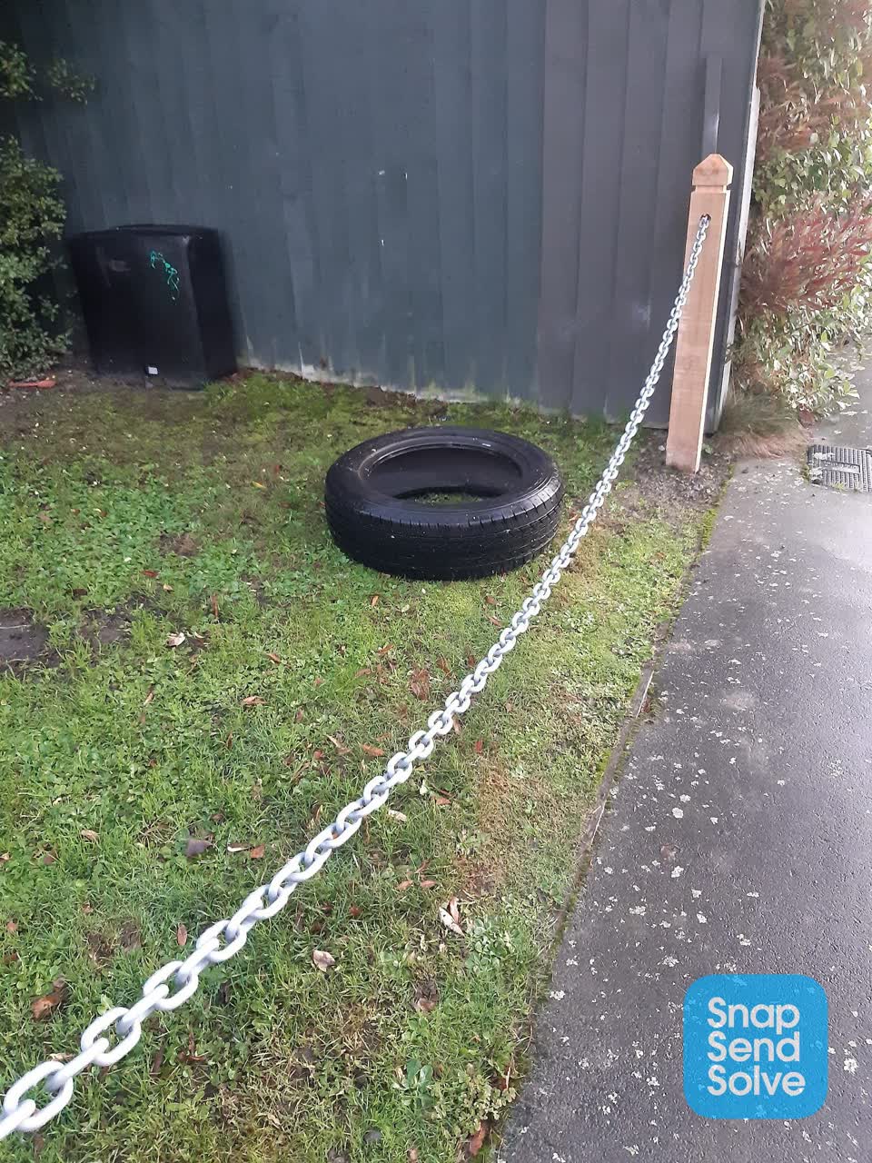 The photograph attached to this rubbish/recycling report