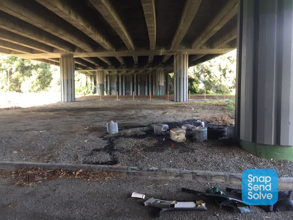 The photograph attached to this rubbish/recycling report