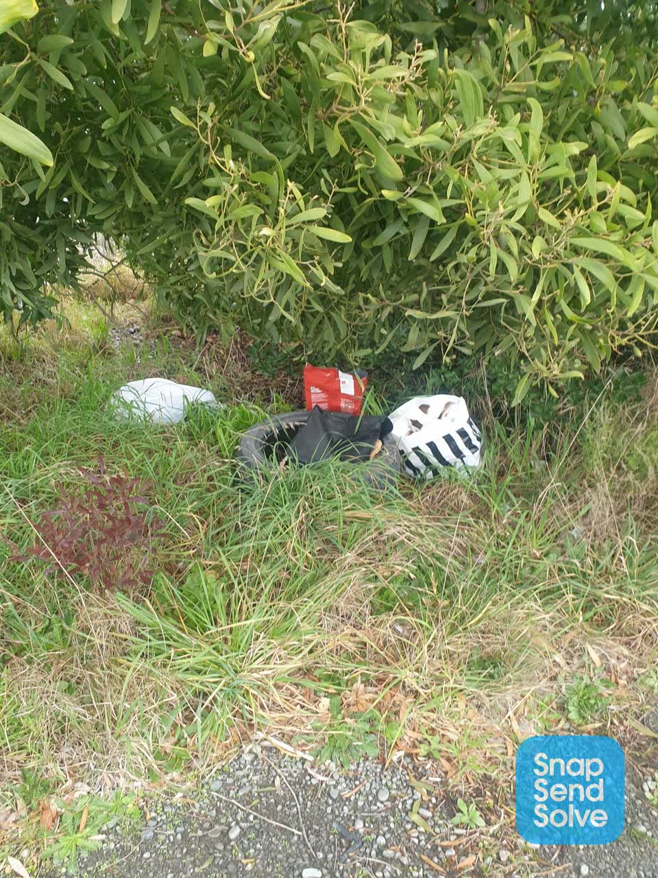 The photograph attached to this rubbish/recycling report
