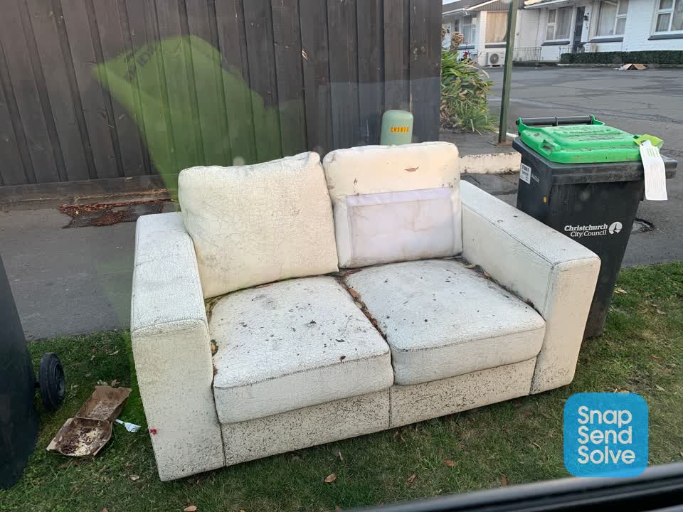 The photograph attached to this rubbish/recycling report