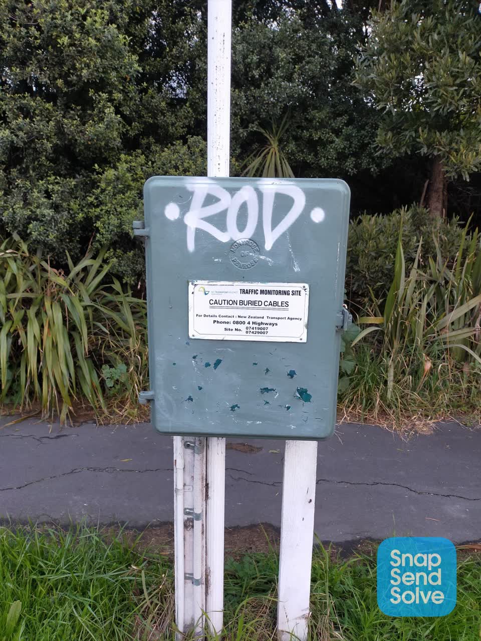 The photograph attached to this graffiti report