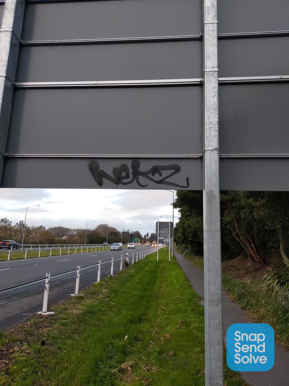 The photograph attached to this graffiti report