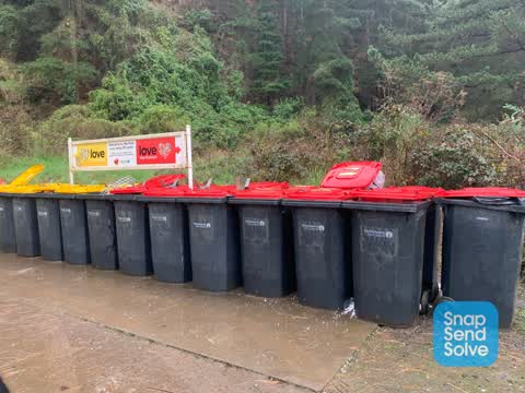 Rubbish/Recycling, a report photo