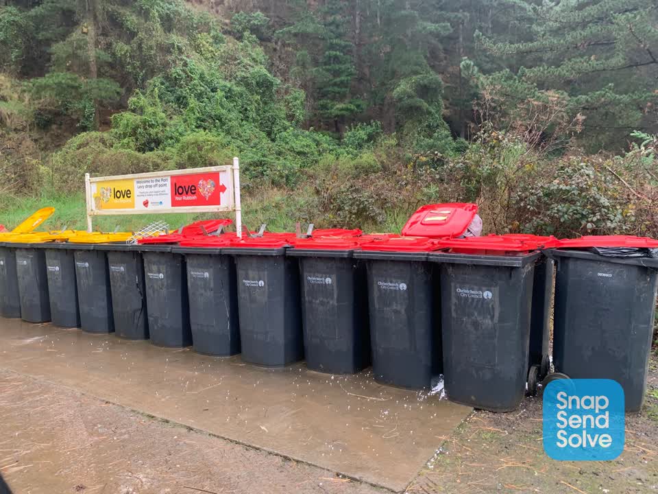 The photograph attached to this rubbish/recycling report