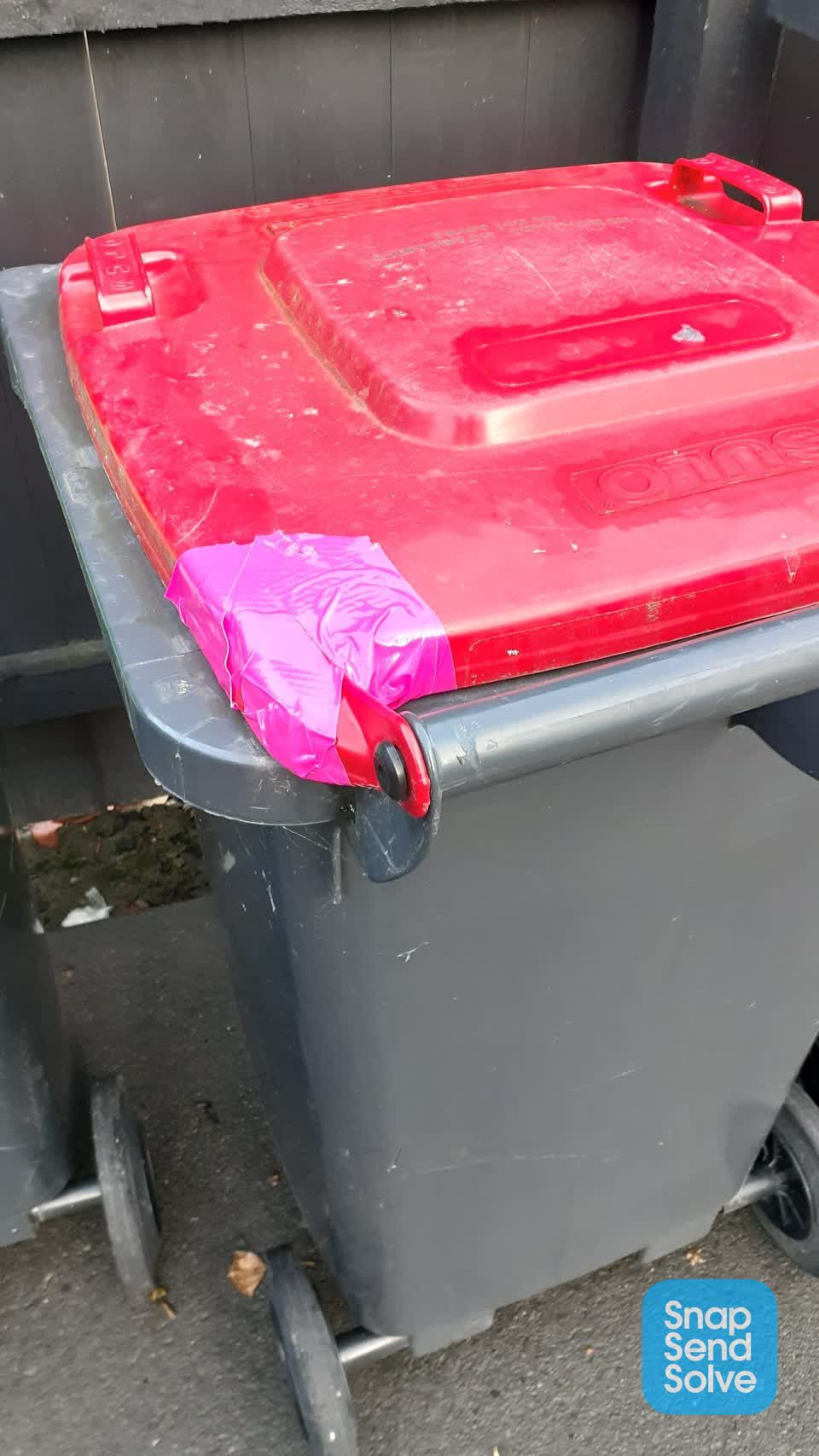 The photograph attached to this rubbish/recycling report