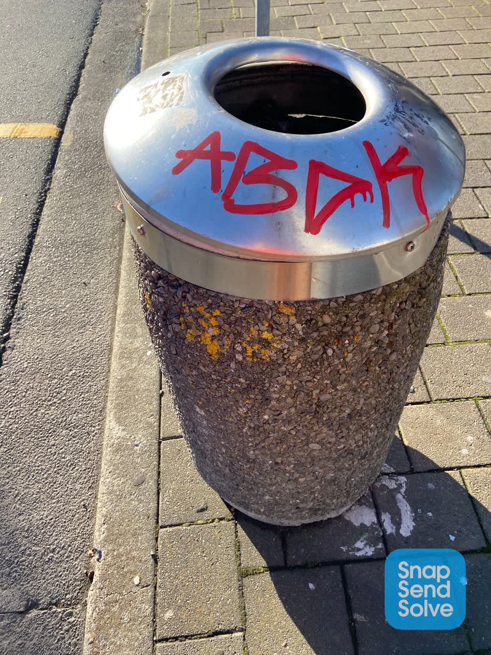 The photograph attached to this graffiti report