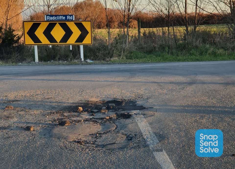 The photograph attached to this roading/streets report