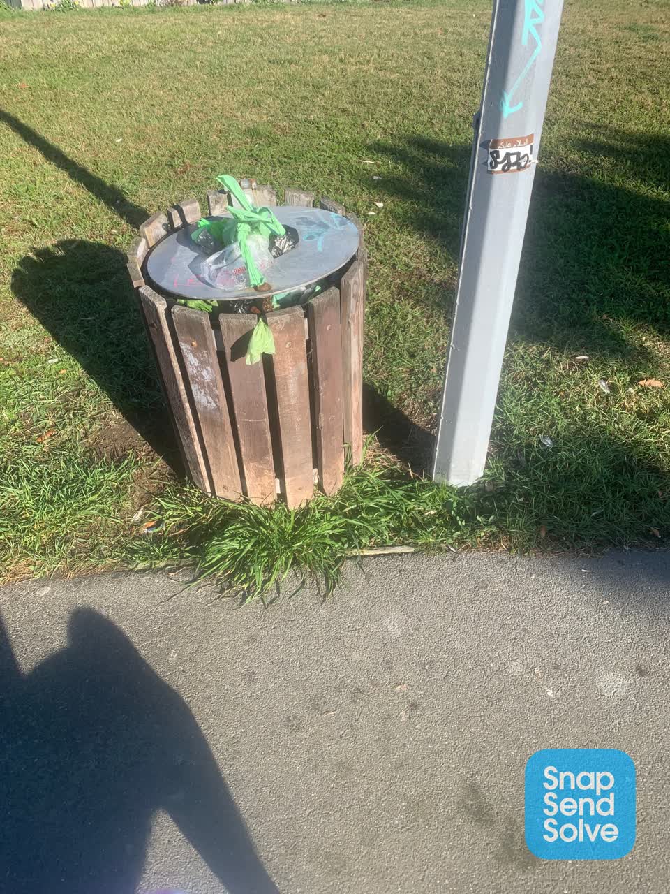 The photograph attached to this rubbish/recycling report
