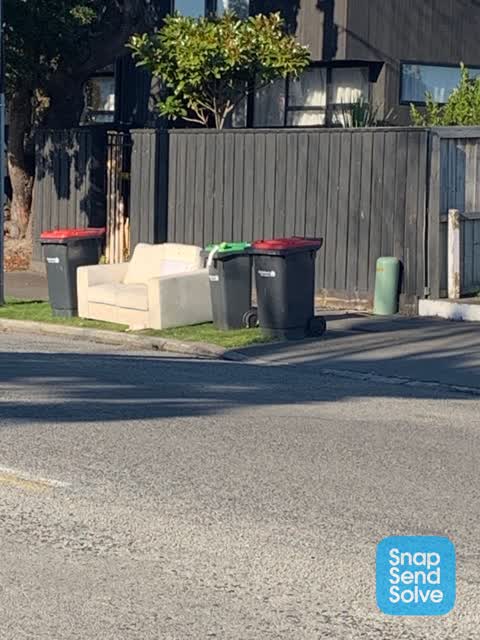 Rubbish/Recycling, a report photo