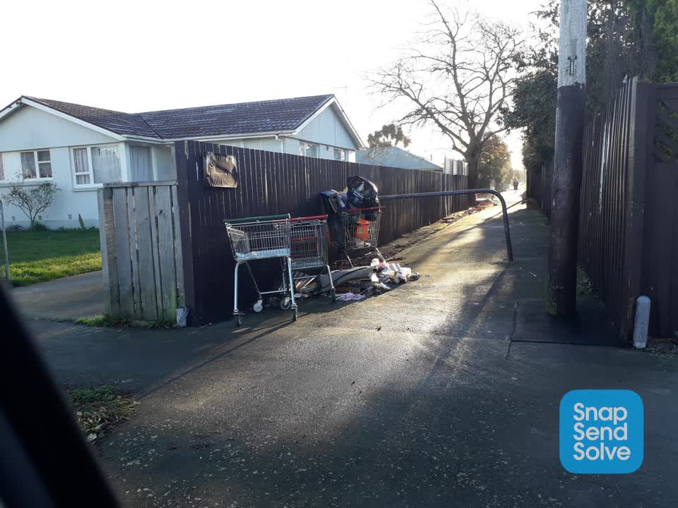 The photograph attached to this rubbish/recycling report