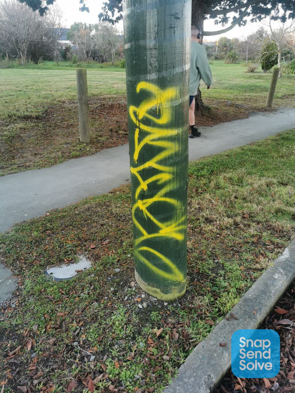 The photograph attached to this graffiti report