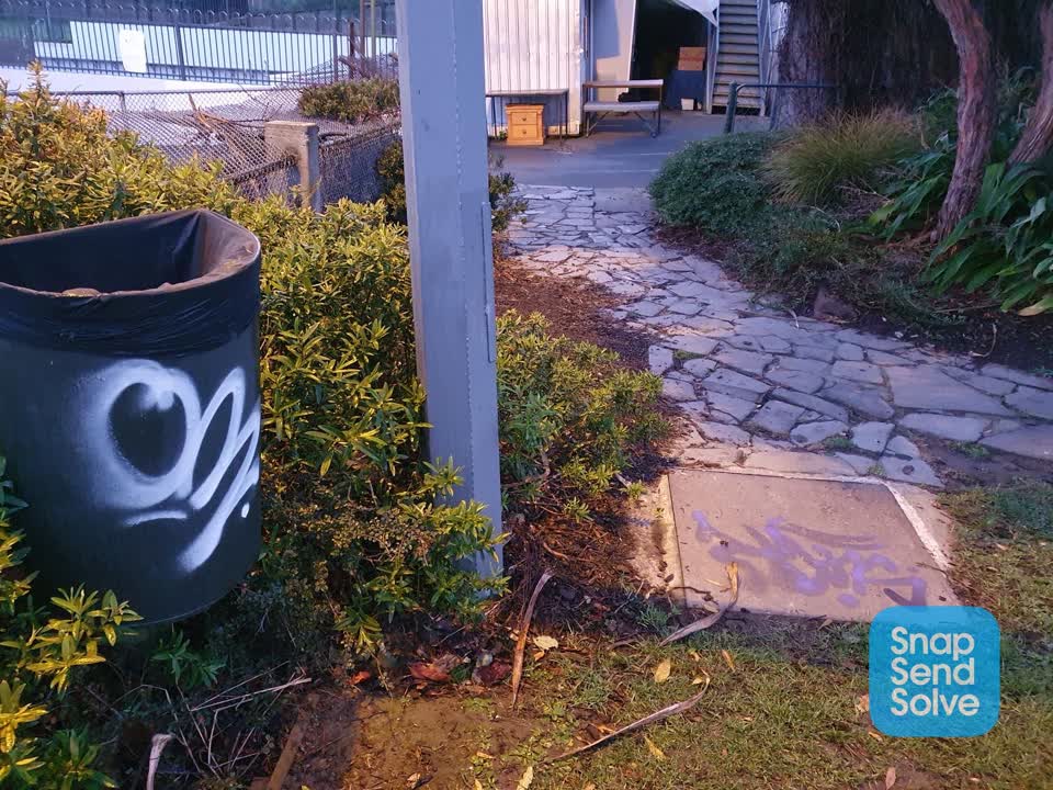 The photograph attached to this graffiti report