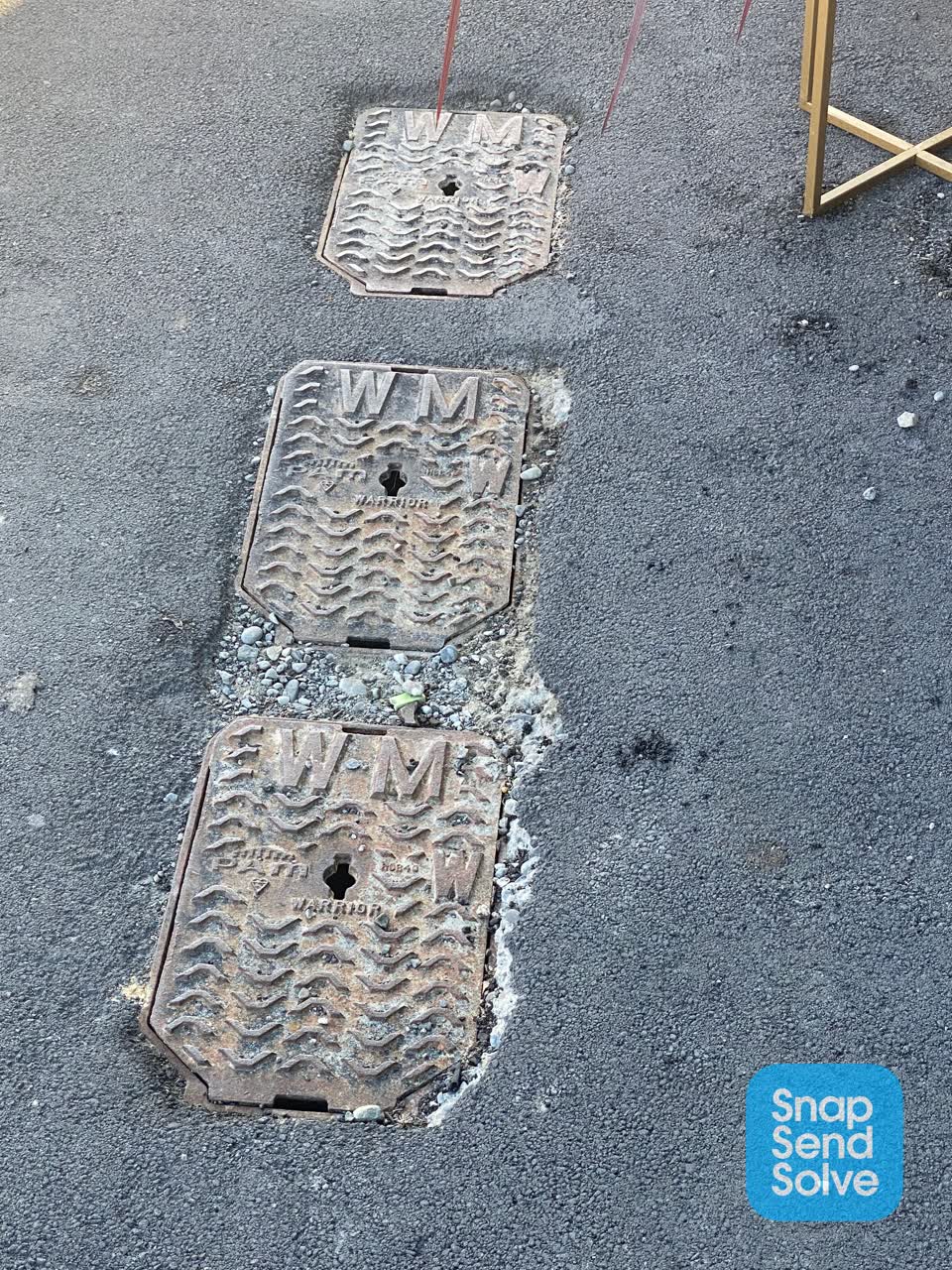 The photograph attached to this roading/streets report