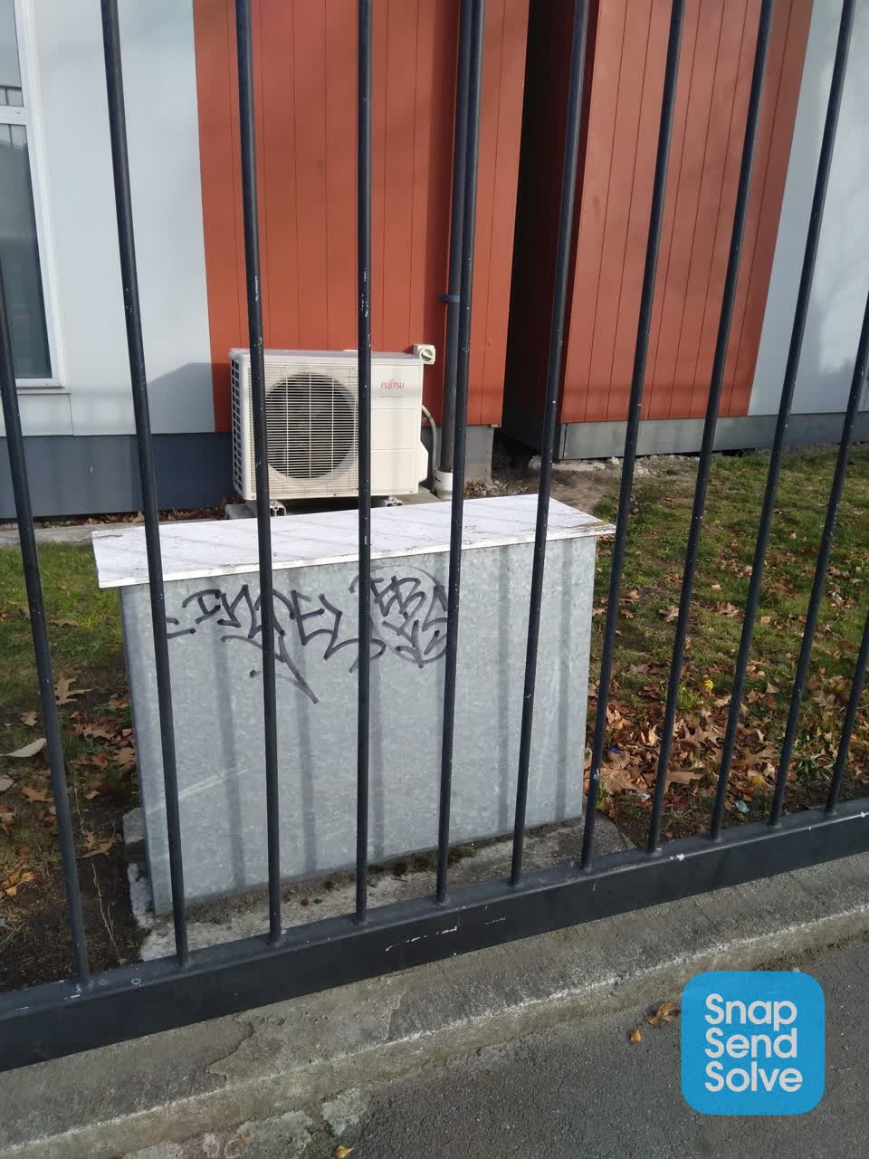 The photograph attached to this graffiti report