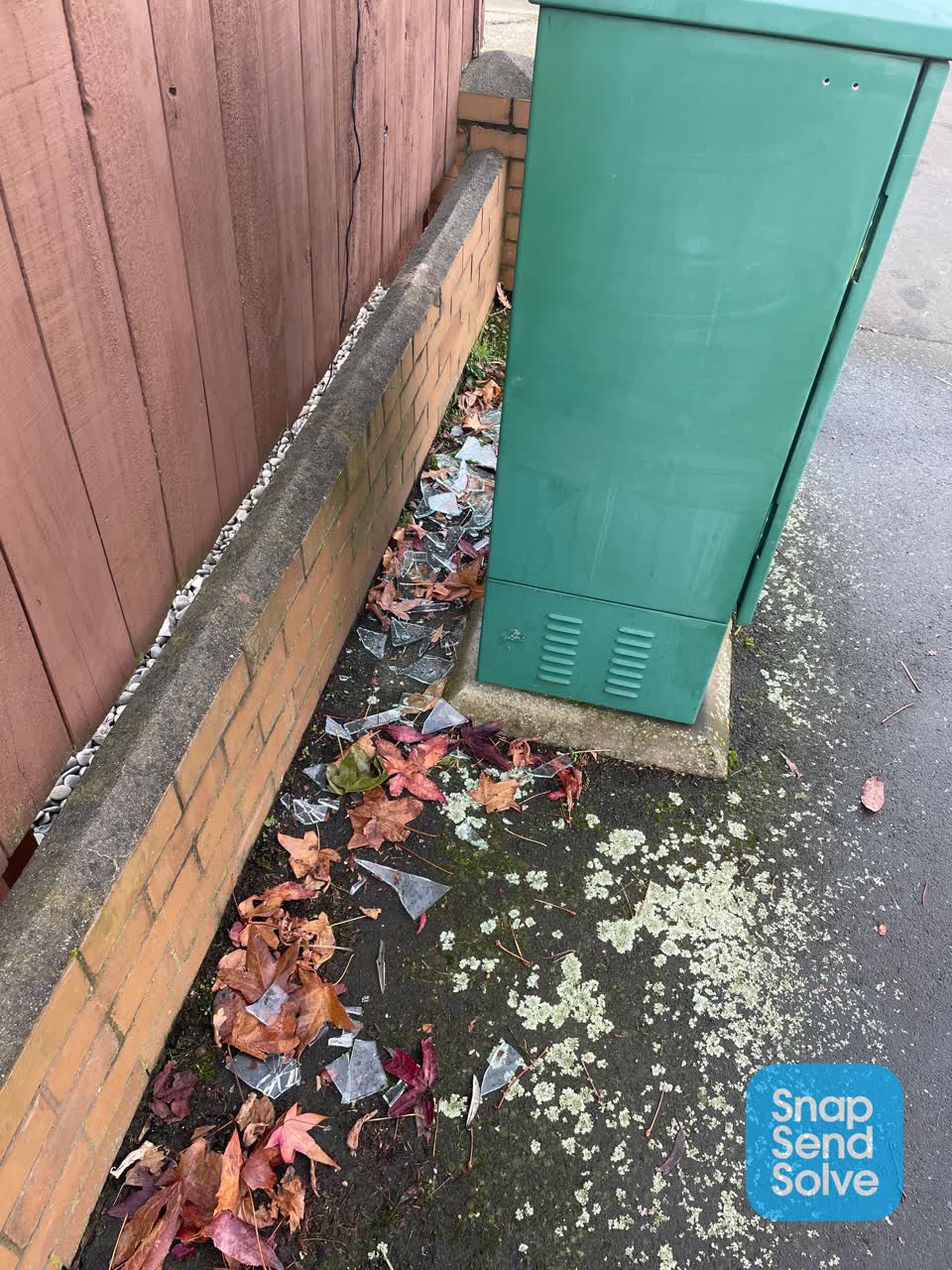 The photograph attached to this rubbish/recycling report