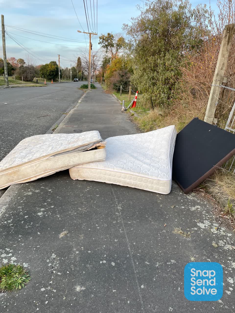The photograph attached to this rubbish/recycling report