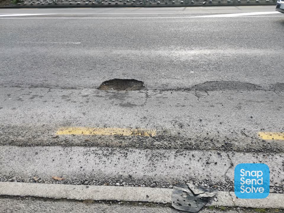 The photograph attached to this roading/streets report