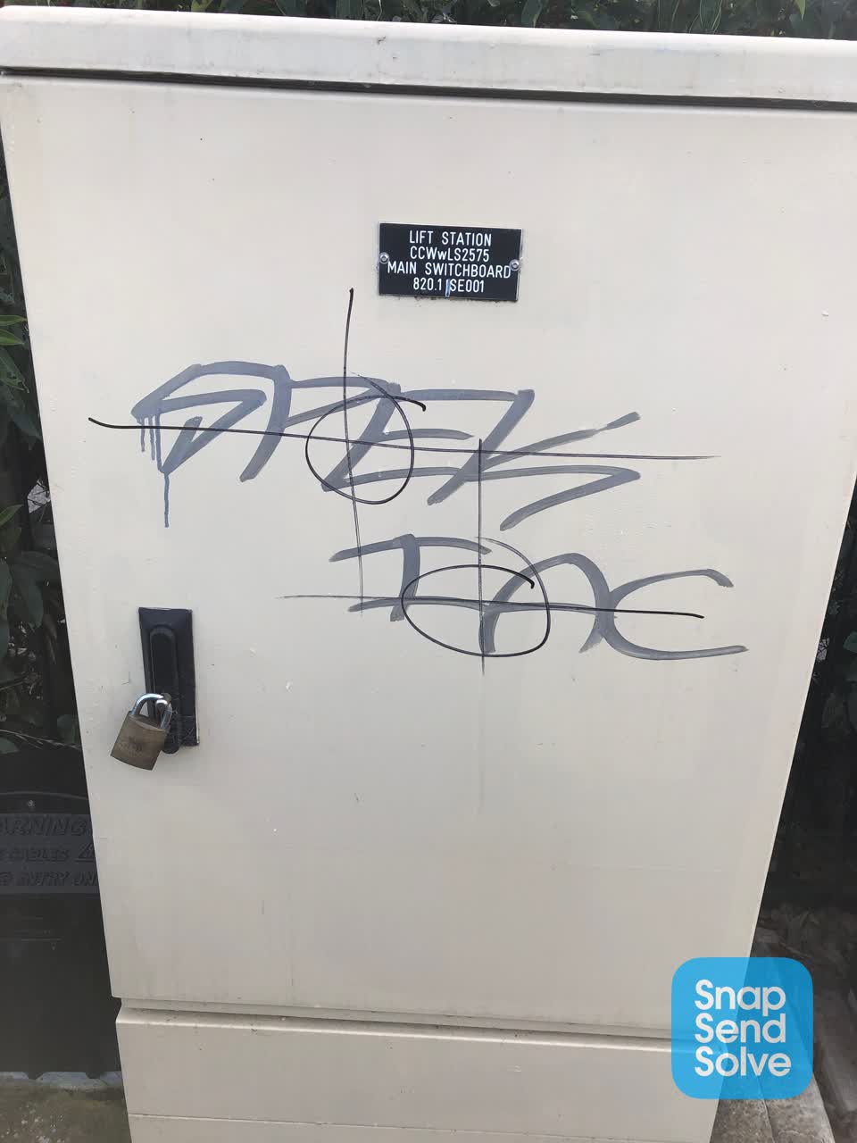 The photograph attached to this graffiti report