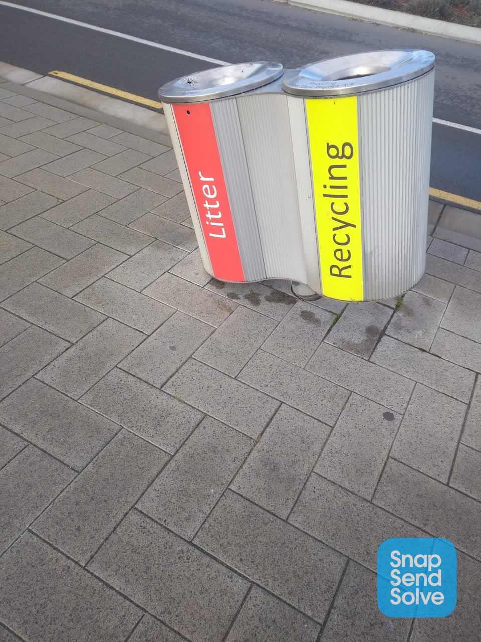 The photograph attached to this rubbish/recycling report