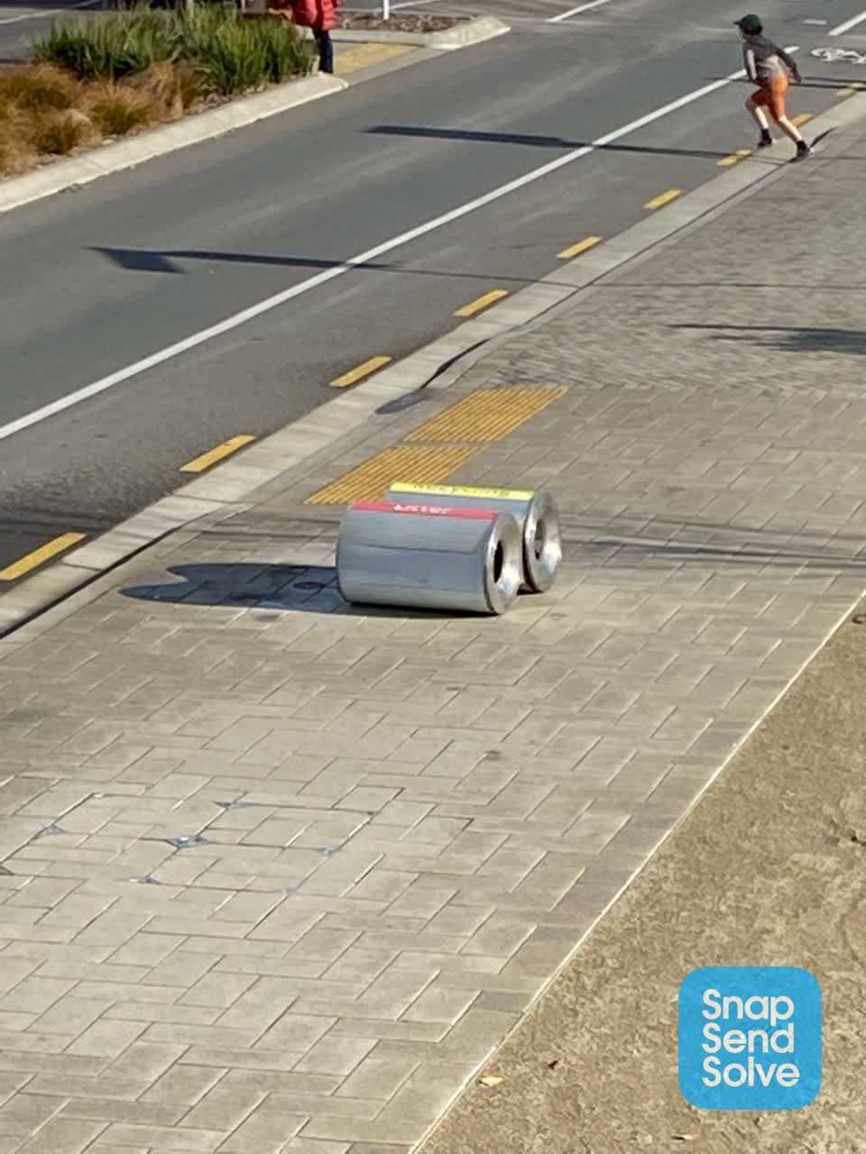 The photograph attached to this rubbish/recycling report