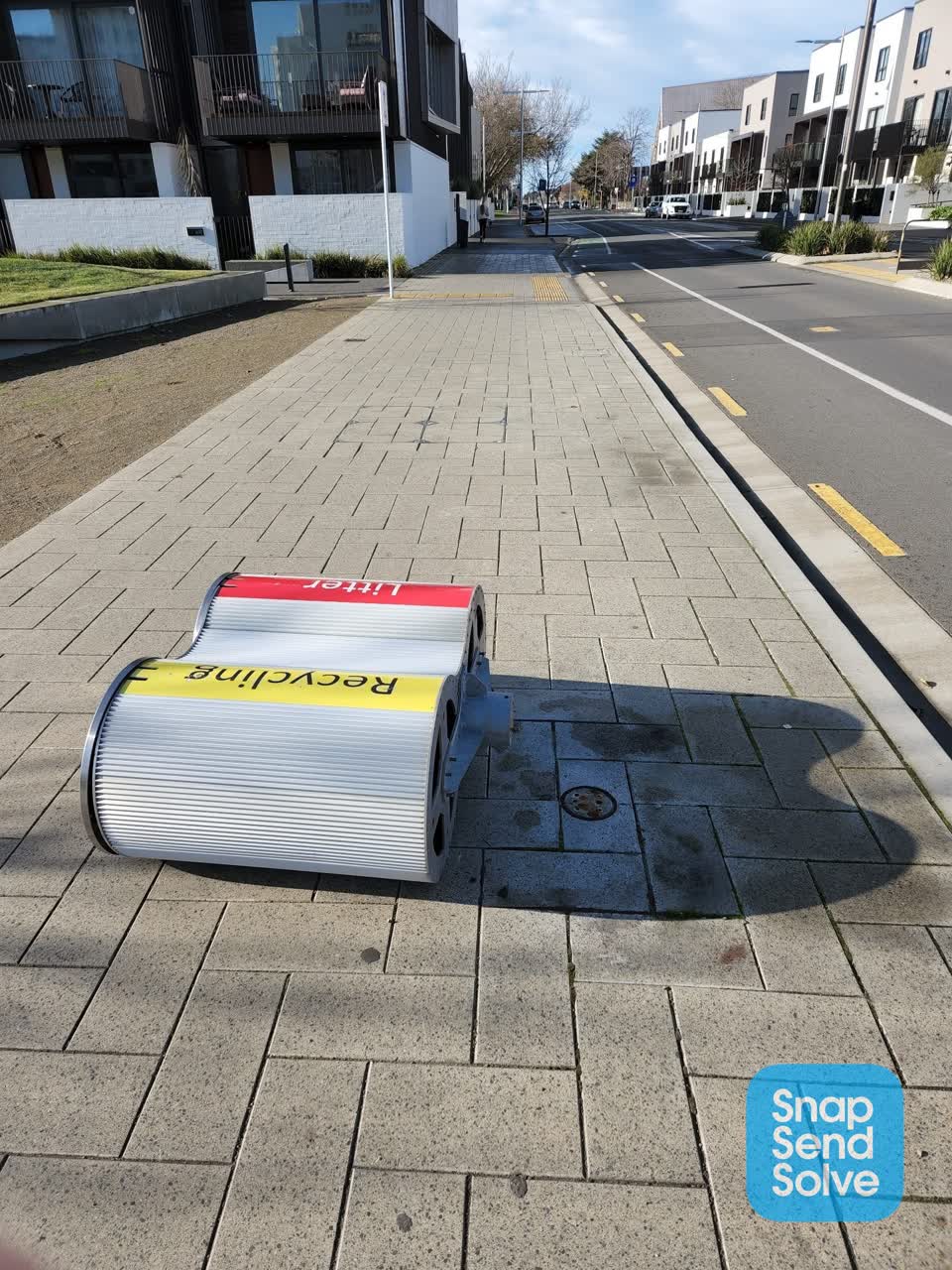 The photograph attached to this rubbish/recycling report