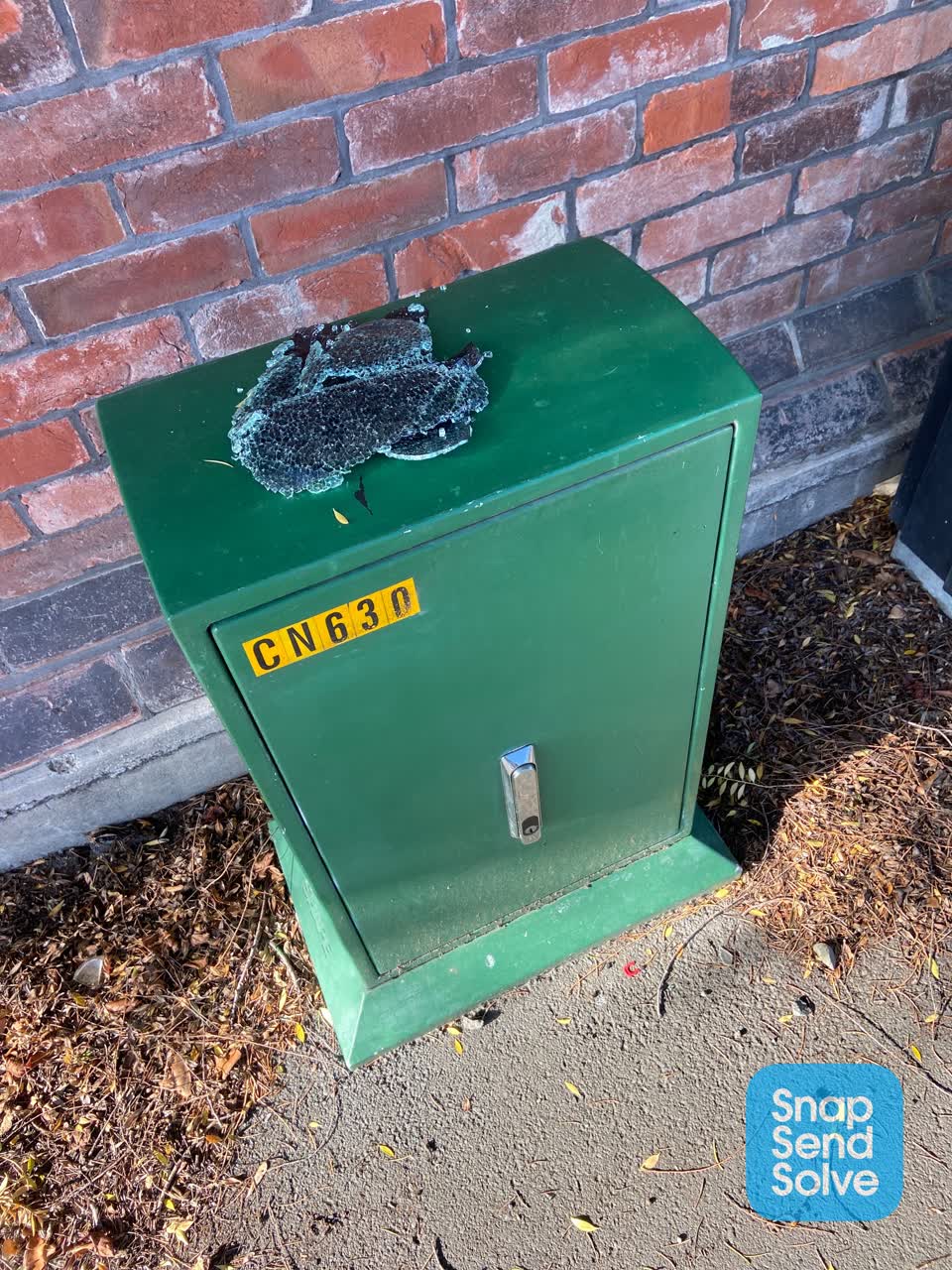 The photograph attached to this rubbish/recycling report