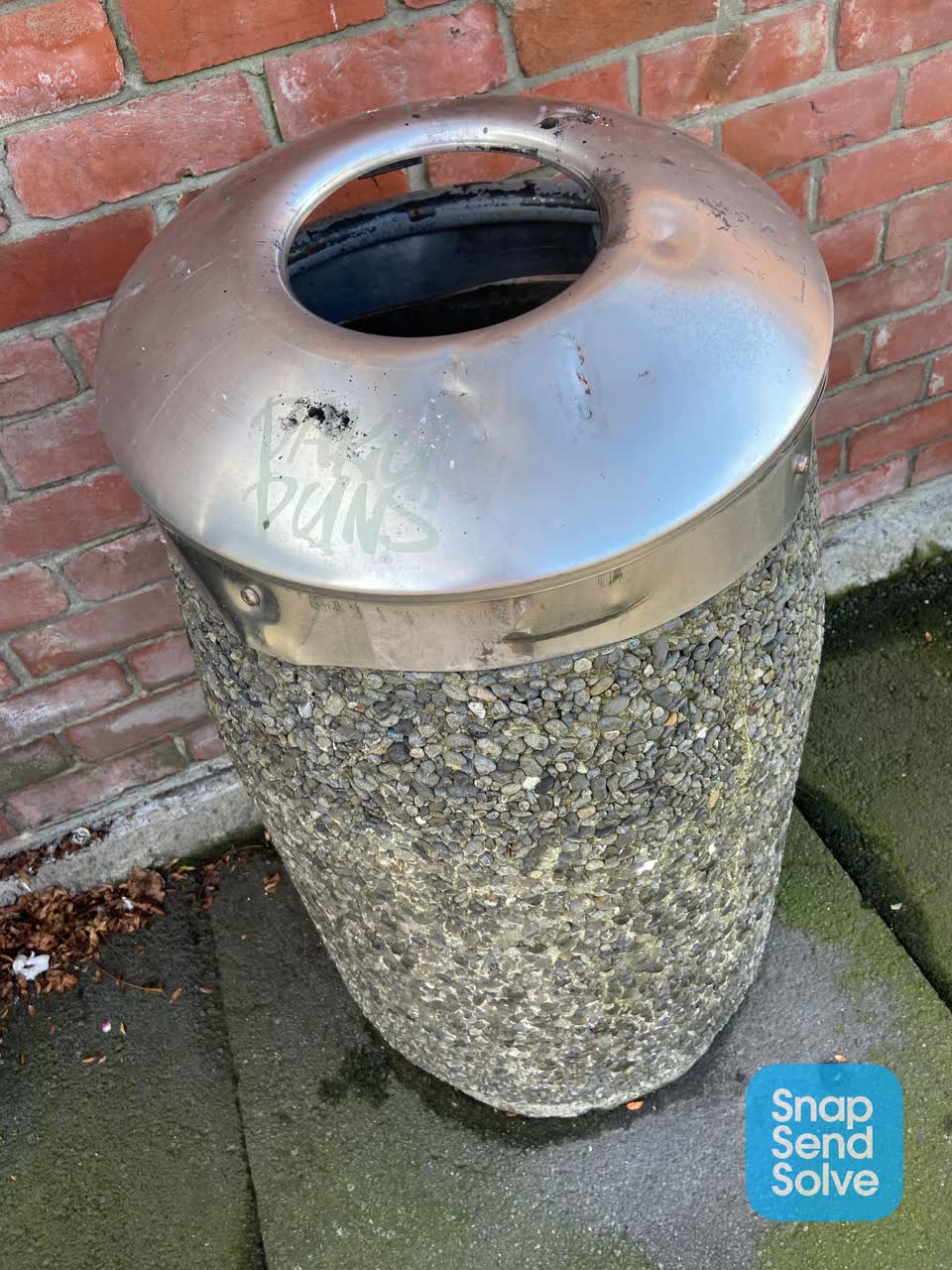 The photograph attached to this graffiti report