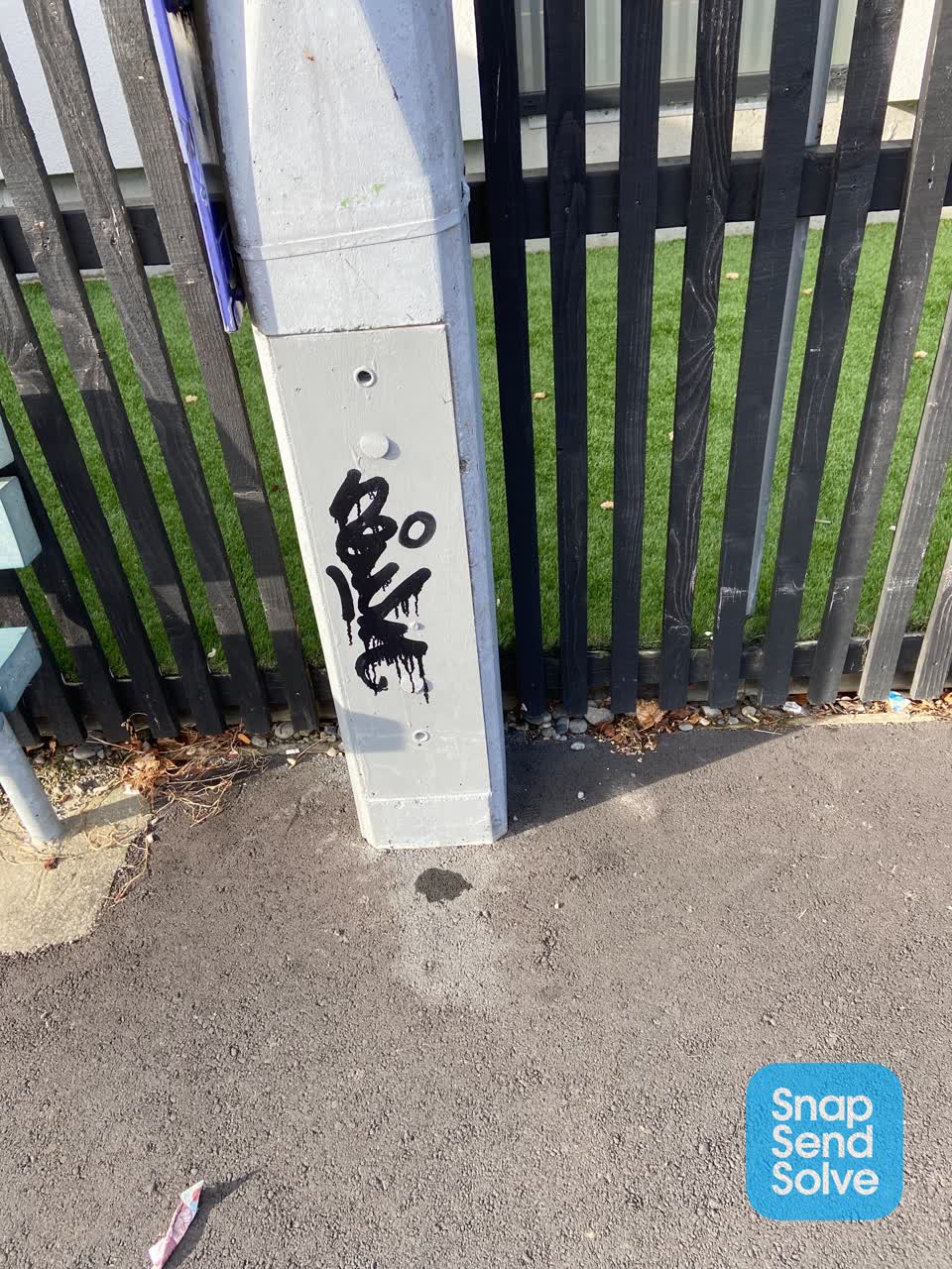 The photograph attached to this graffiti report