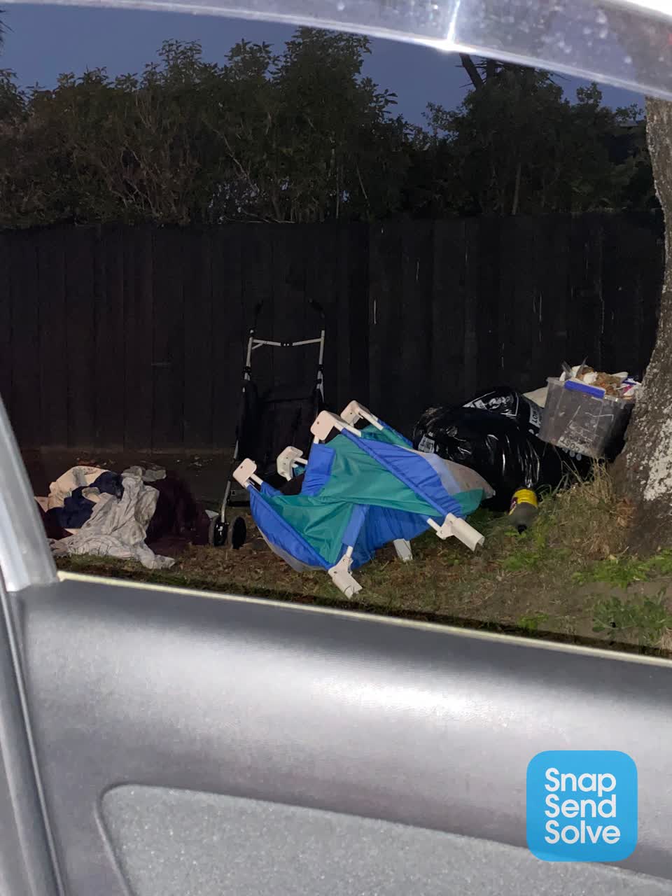 The photograph attached to this rubbish/recycling report