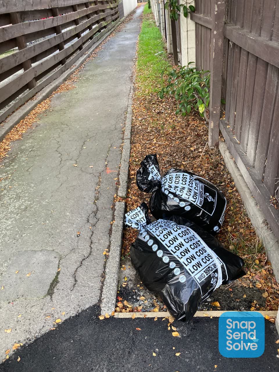 The photograph attached to this rubbish/recycling report