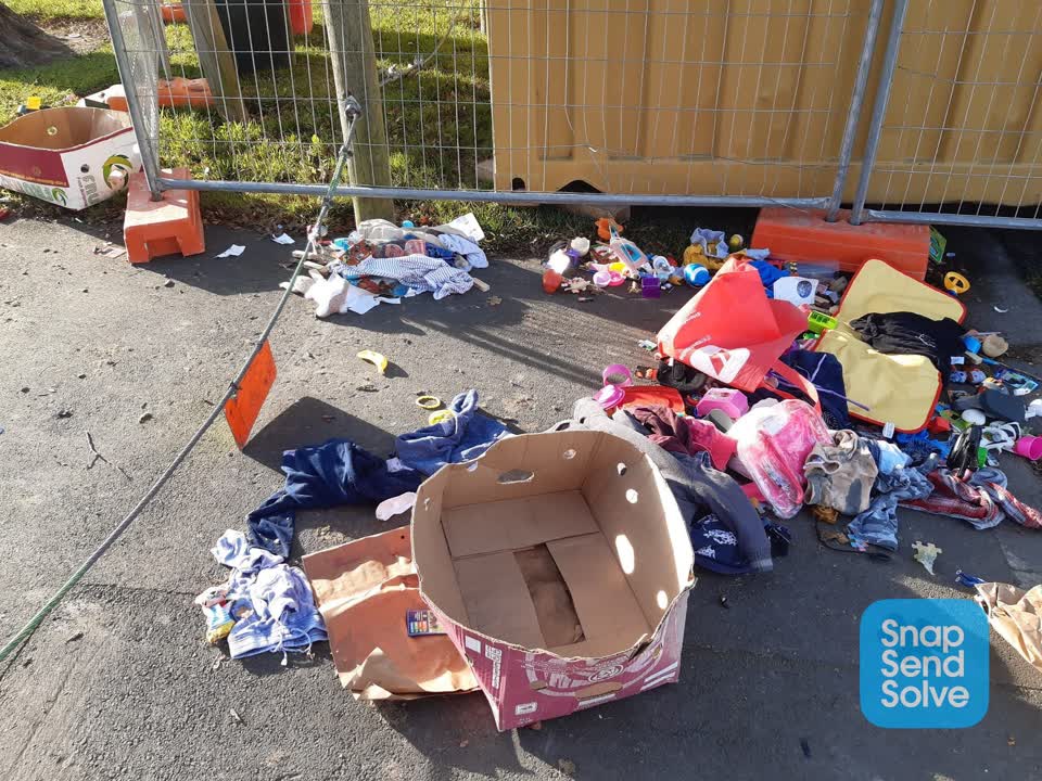 The photograph attached to this rubbish/recycling report