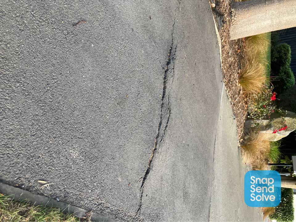 The photograph attached to this roading/streets report