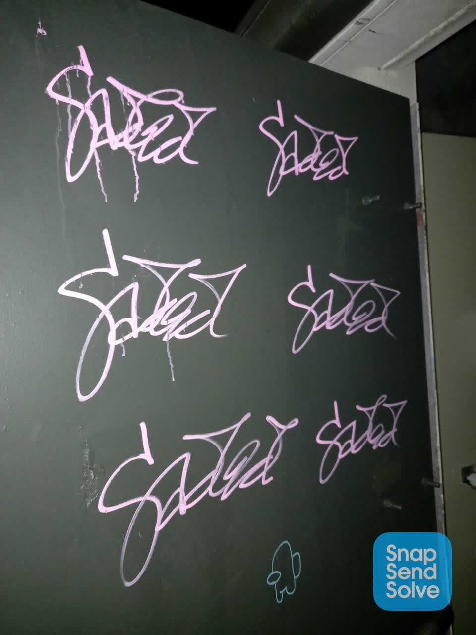The photograph attached to this graffiti report