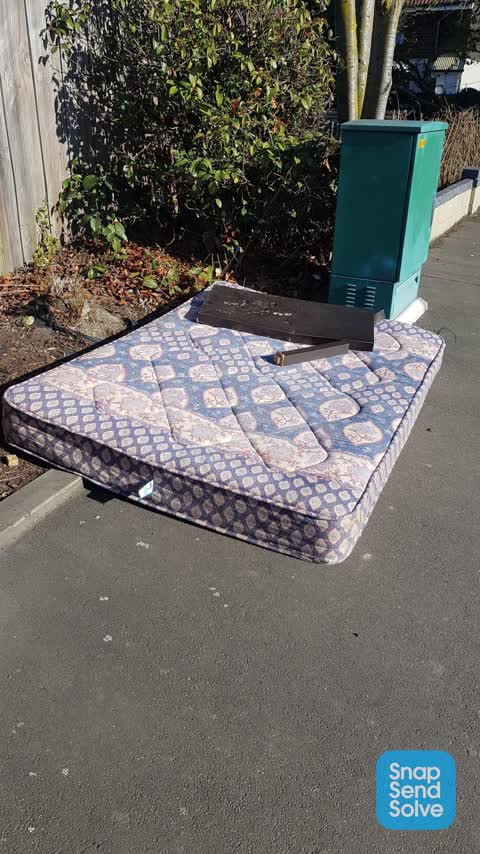 Rubbish/Recycling, a report photo