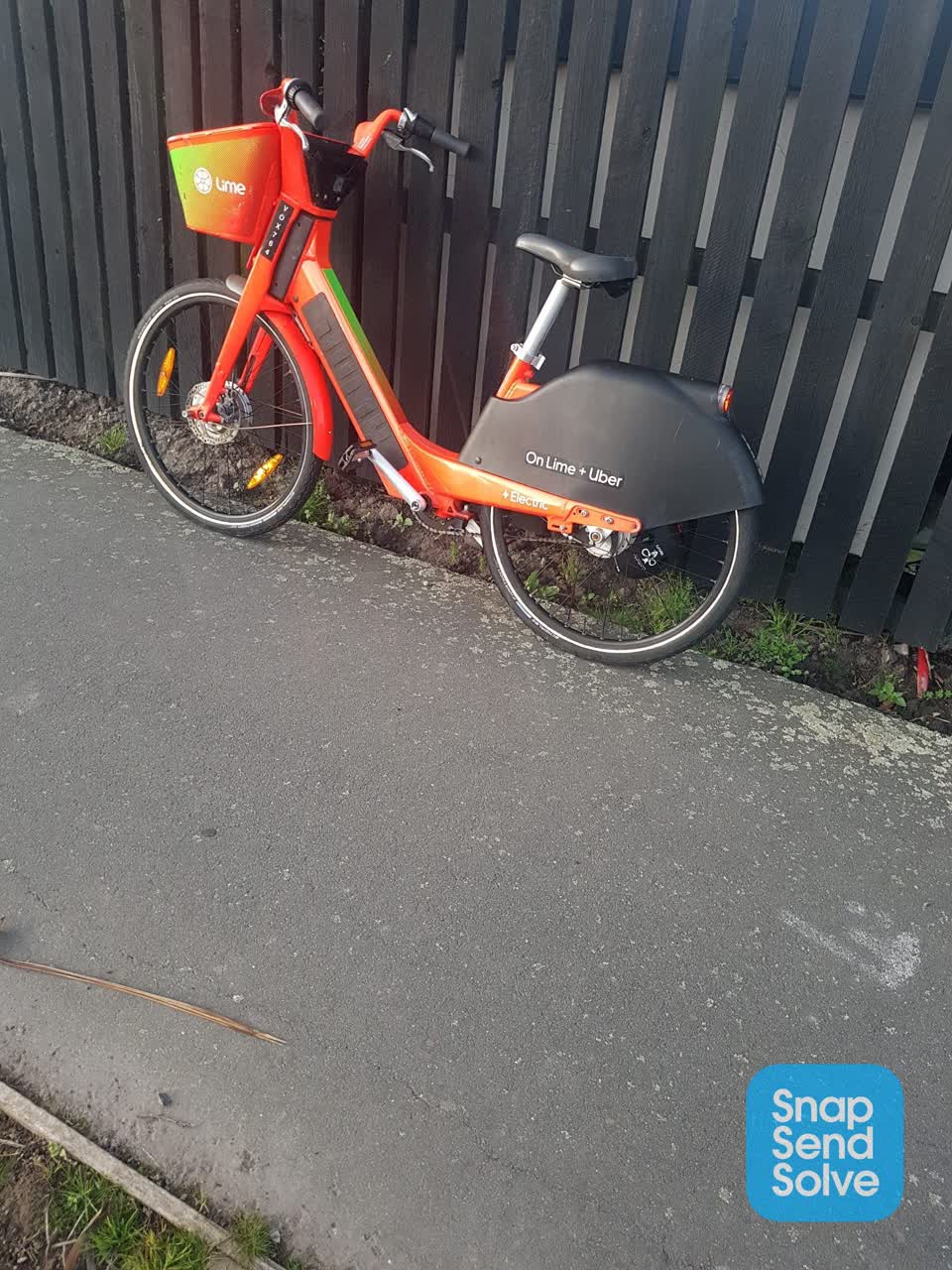 The photograph attached to this roading/streets report