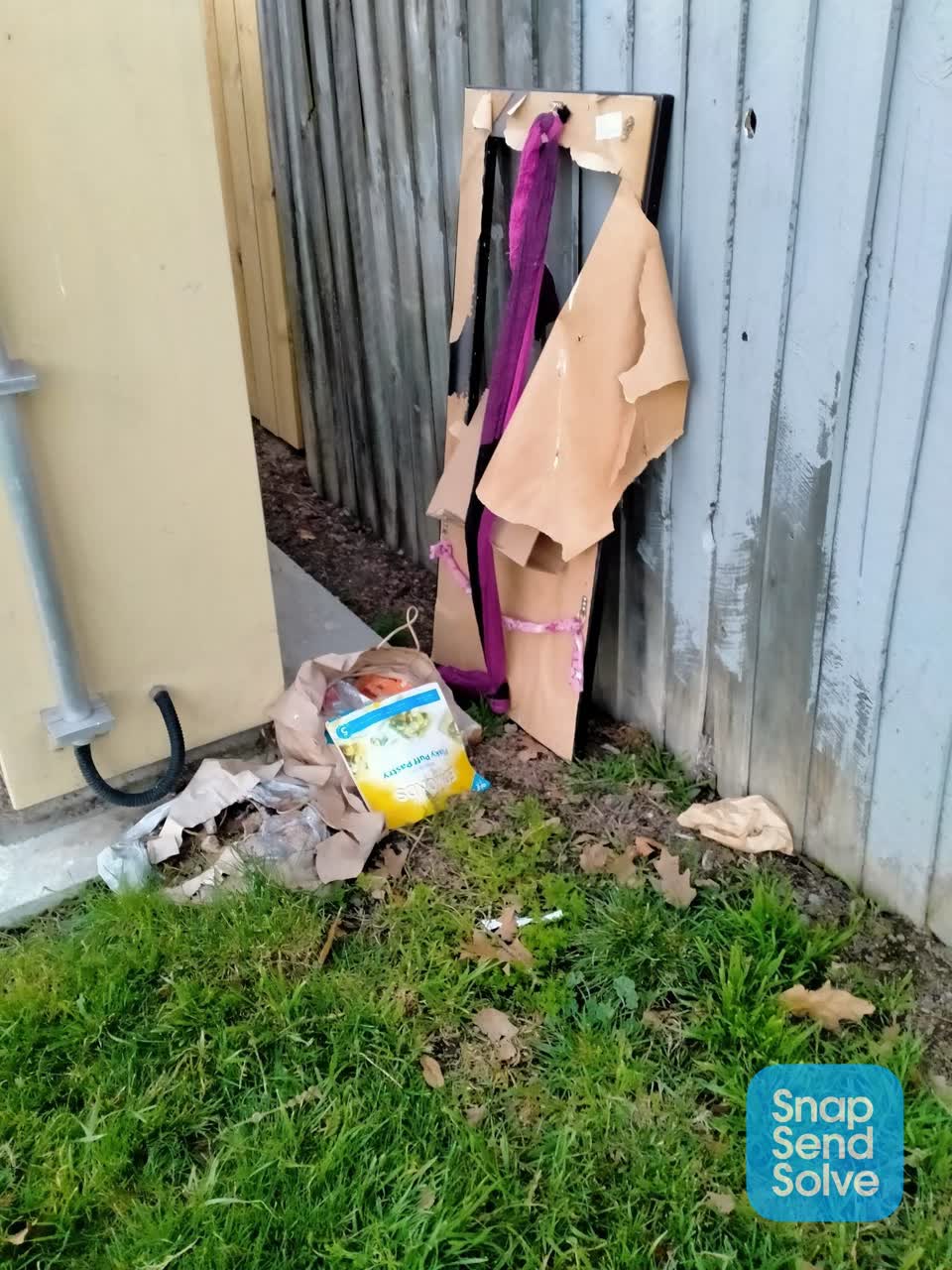 The photograph attached to this rubbish/recycling report