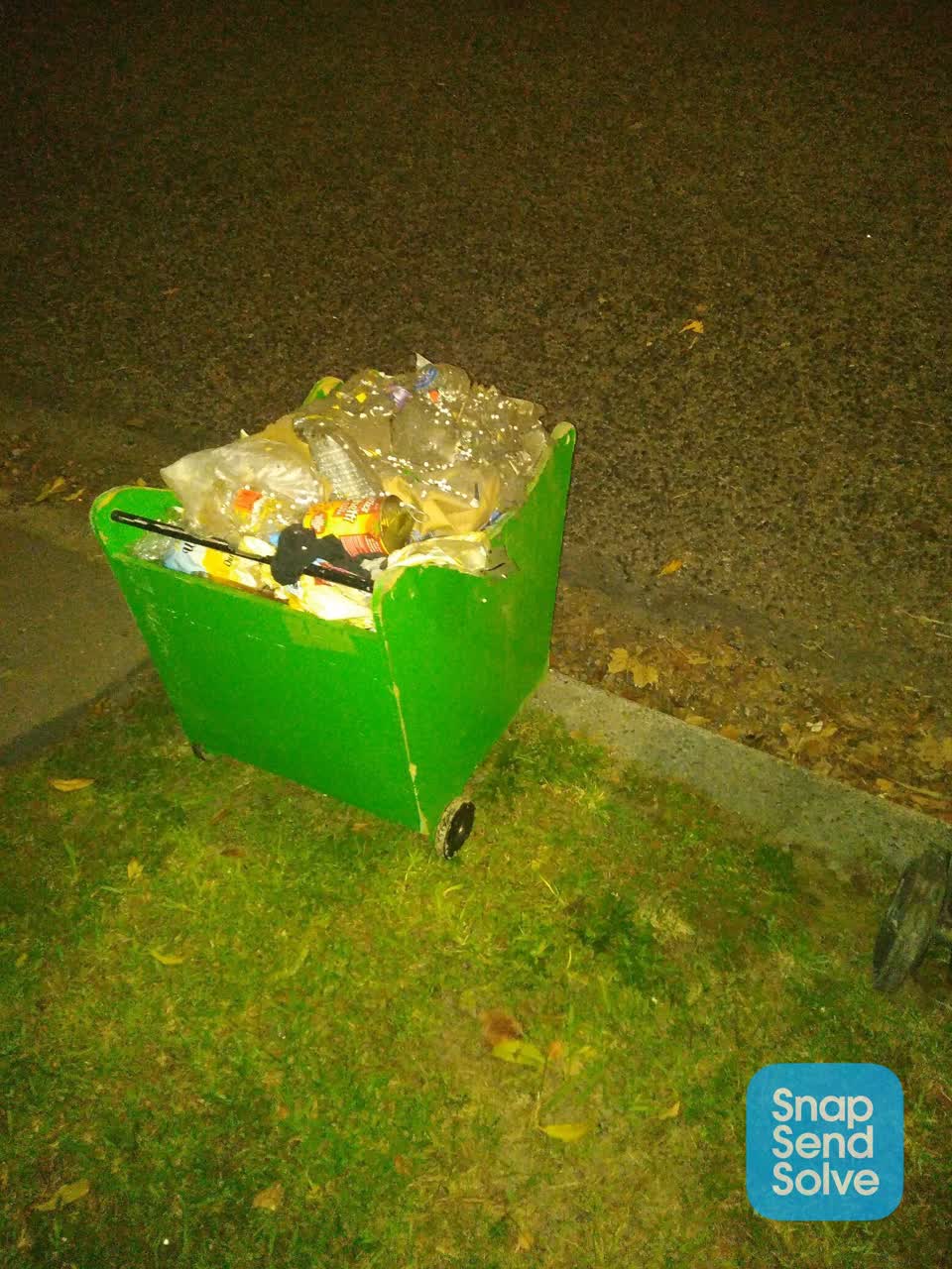 The photograph attached to this rubbish/recycling report
