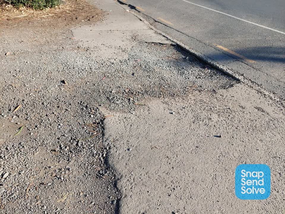 The photograph attached to this roading/streets report