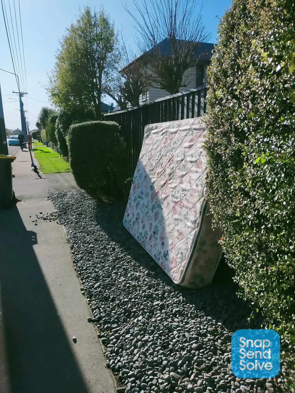 The photograph attached to this rubbish/recycling report