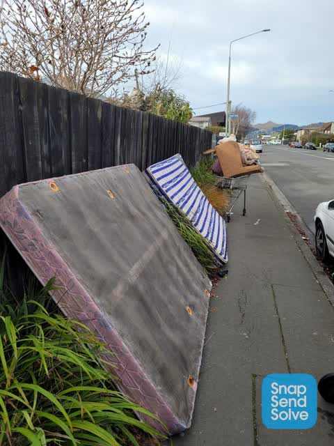 Rubbish/Recycling, a report photo