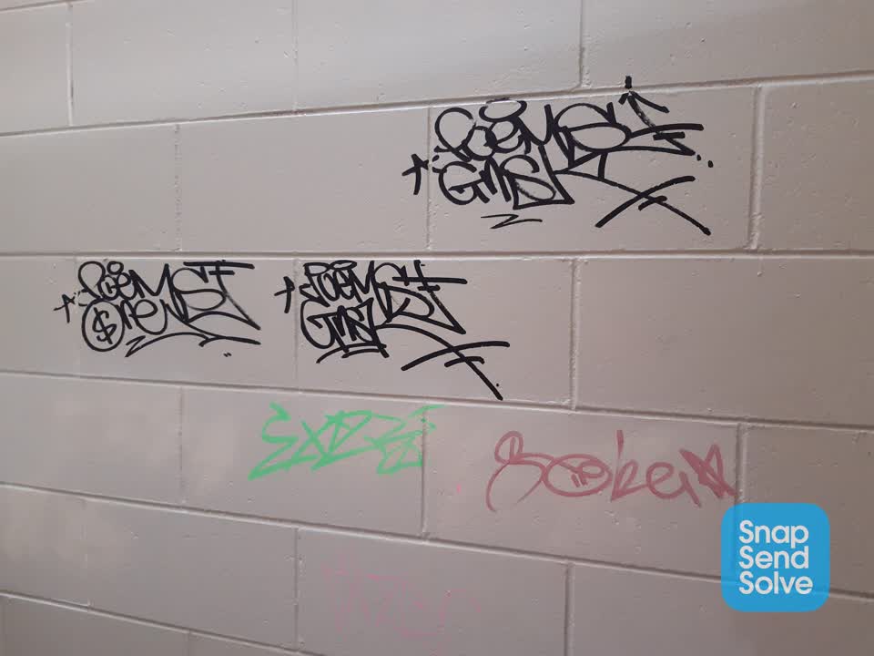The photograph attached to this graffiti report
