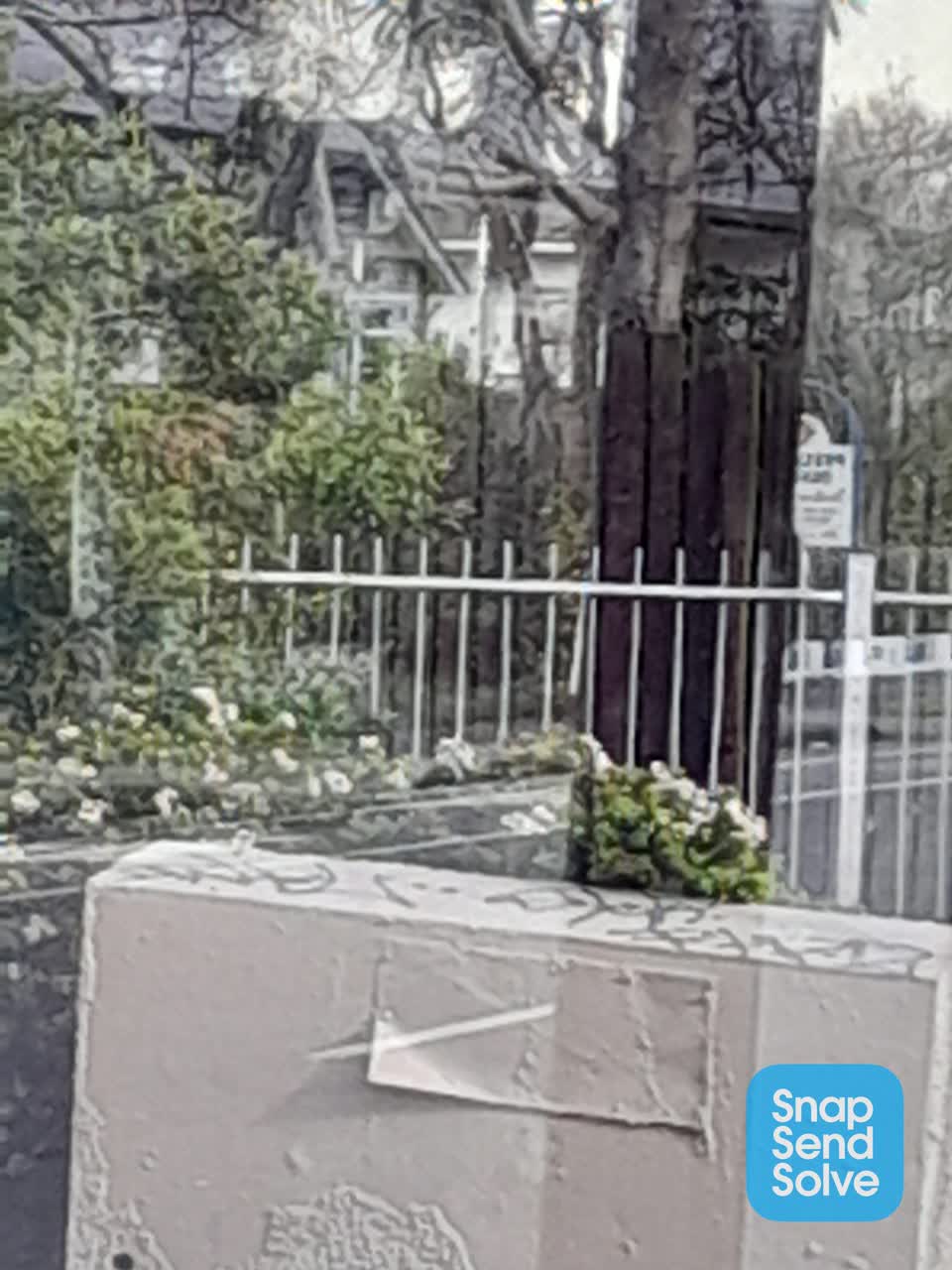 The photograph attached to this graffiti report