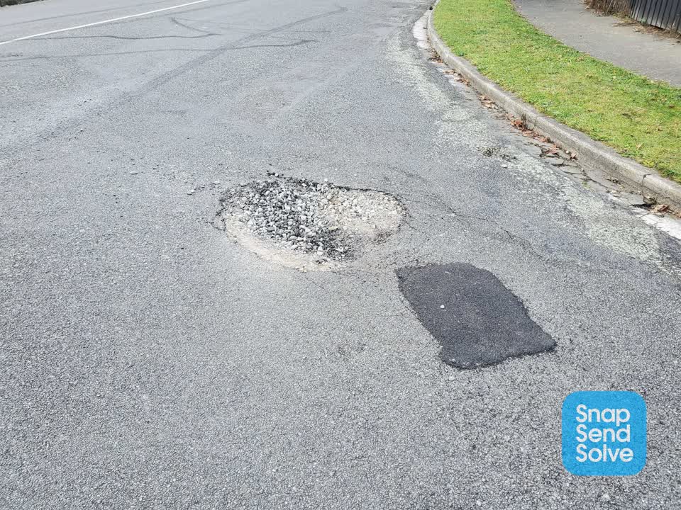 The photograph attached to this roading/streets report