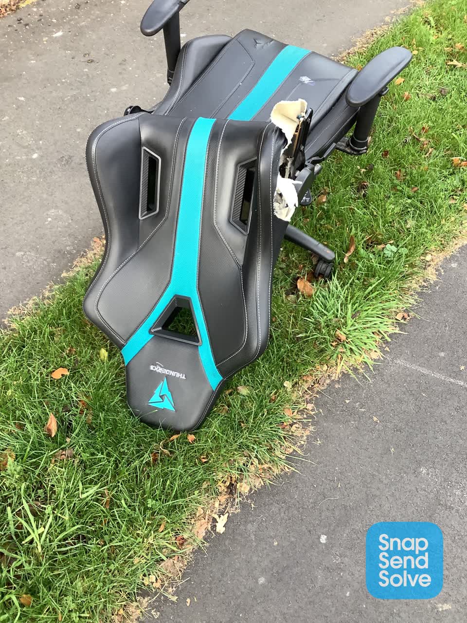 The photograph attached to this rubbish/recycling report