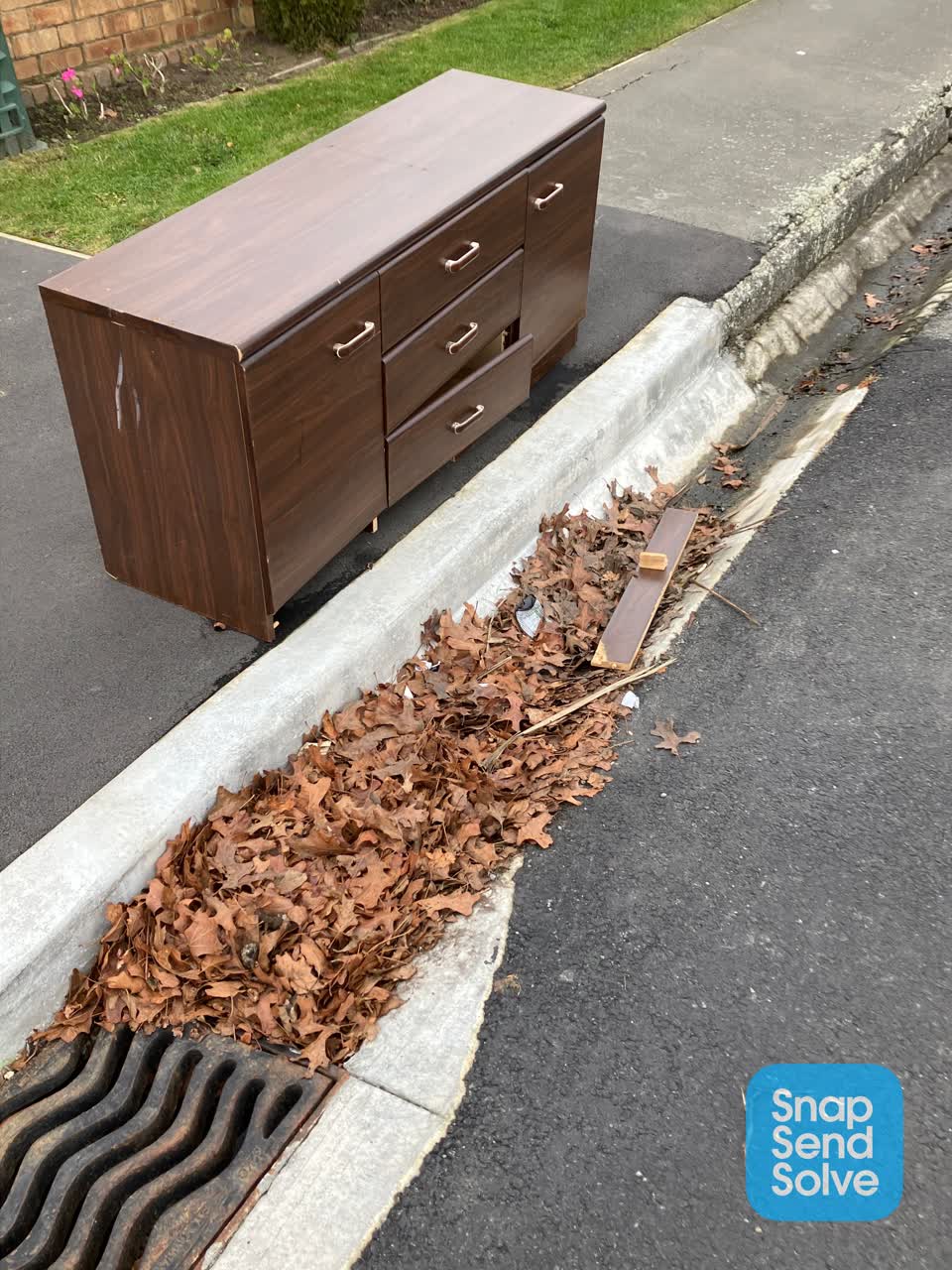 The photograph attached to this rubbish/recycling report
