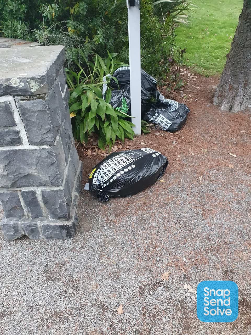 The photograph attached to this rubbish/recycling report