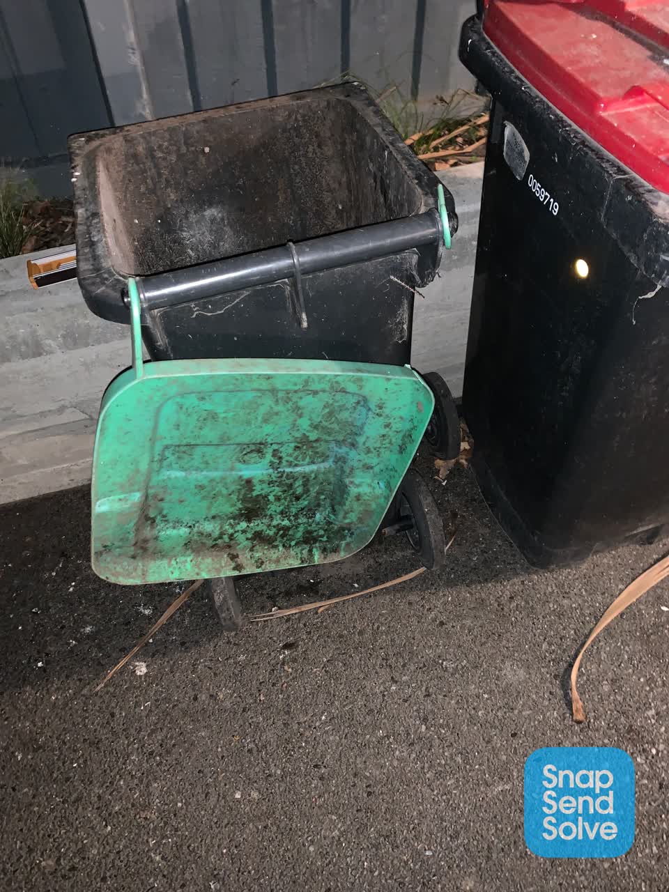 The photograph attached to this rubbish/recycling report